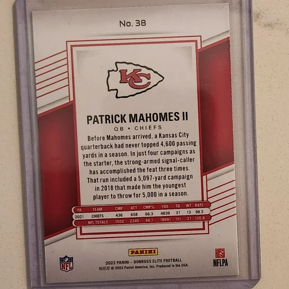 Patrick Mahomes II Trading Card - Picture 2 of 2